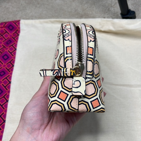 Tory Burch Hicks Garden collection cosmetic bag & continental wallet combo - Picture 12 of 17